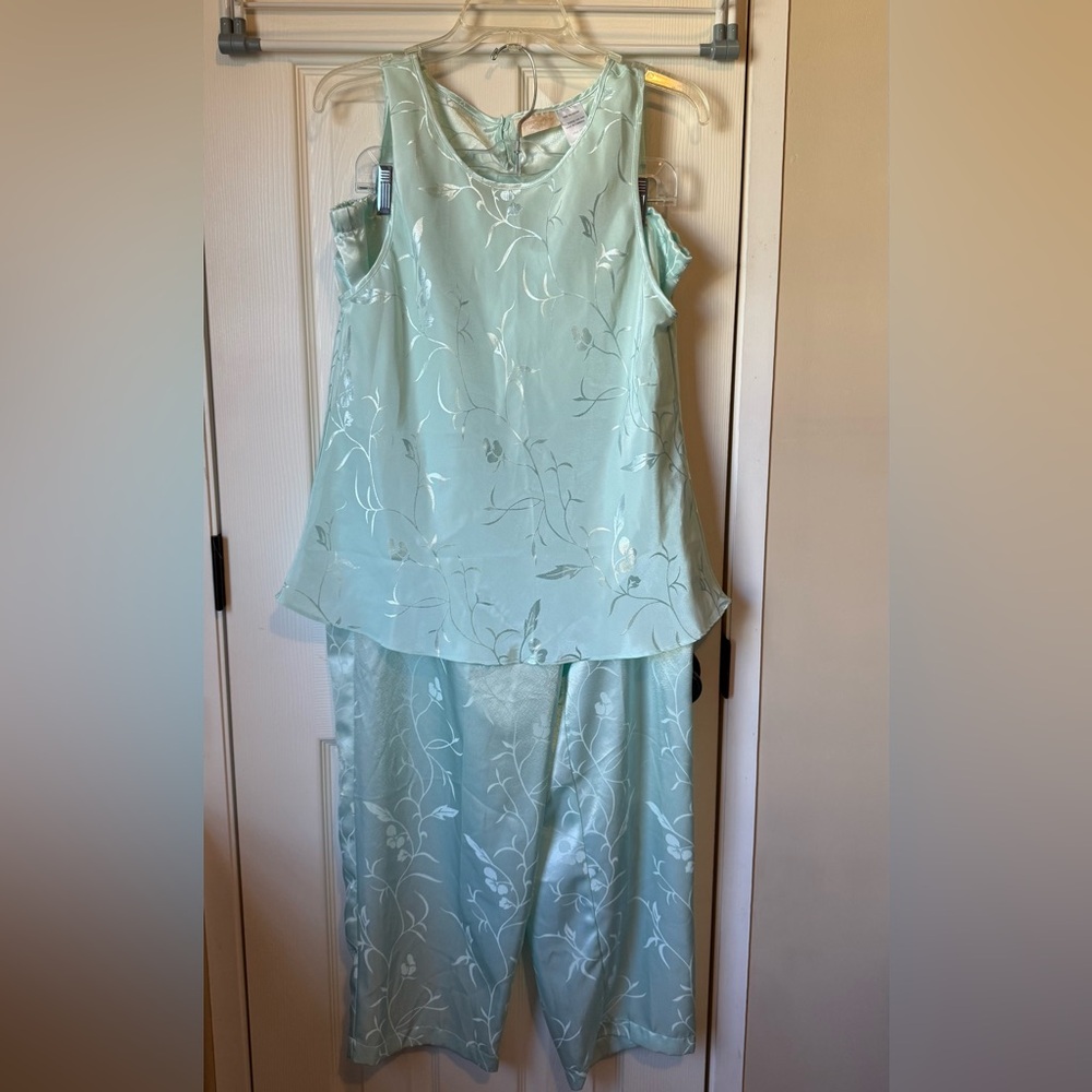 Inner Most Vintage Women’s Mint Floral Satin Pajama Set XL